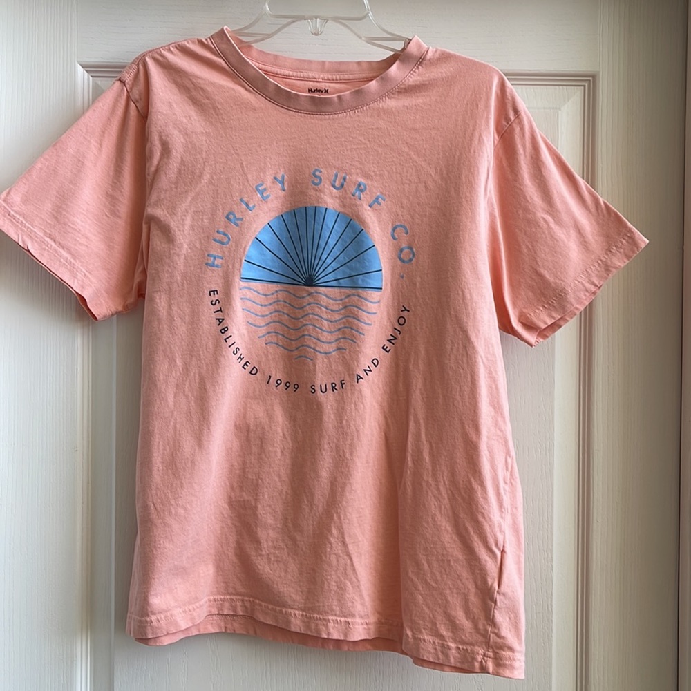 HURLEY TSHIRT | SIZE L | @ILM910’s closet